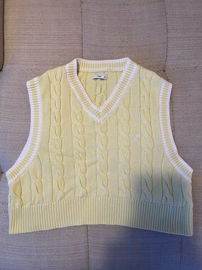 Aritzia TNA Yellow Cable-Knit Sweater Vest M